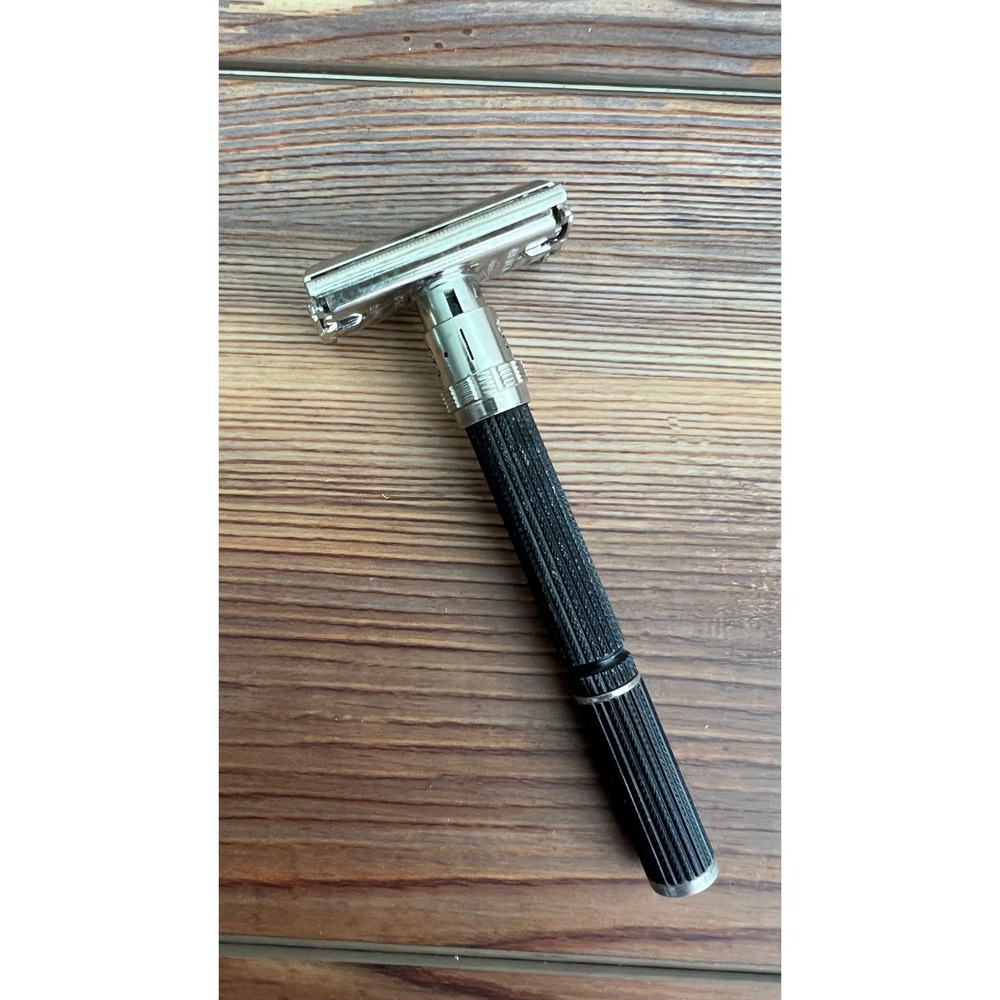 Vintage 1973 Gillette Black Beauty Adjustable Safety Razor T-2 TTO Double Edge